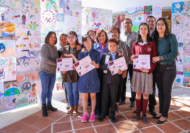 Premian a ganadores del primer concurso de dibujo ‘Colorea el cambio, dibuja la paz’