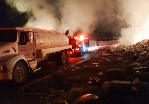 Áreas del Ayuntamiento de Huamantla y bomberos se unen para sofocar fuerte incendio