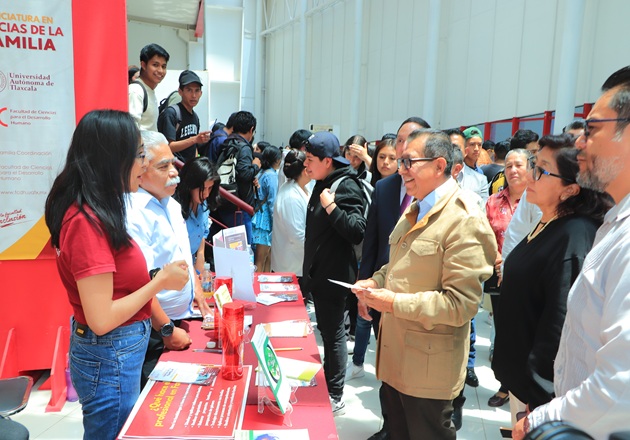 Organiza UATx 'Quinta feria profesiográfica'