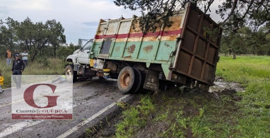 Vuelca camión de basura de Muñoz de Domingo Arenas en Atlangatepec; no hay heridos de gravedad