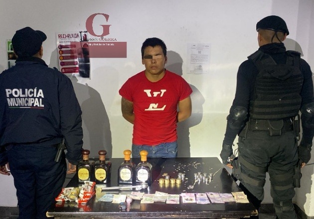 Policía detiene a un hombre tras persecución por robo en dulcería de Tlaxco