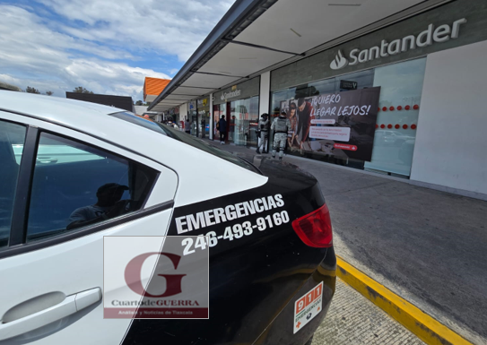 Frustran asalto a banco Santander; capturan a dos implicados