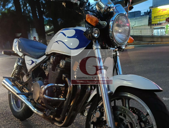 Roban automóvil clásico, motocicleta y equipo de electrónica en un domicilio en Totolac