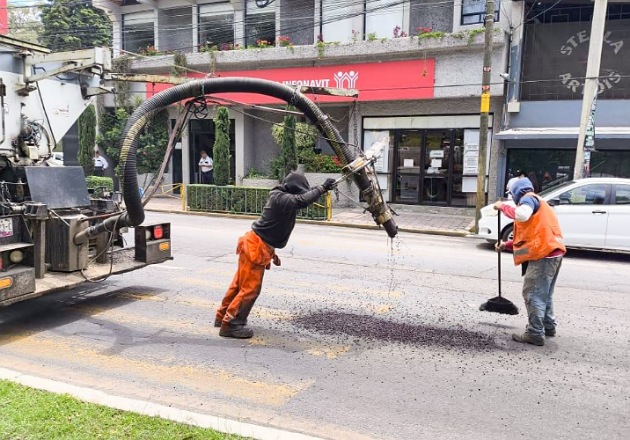 Atiende gobierno de Alfonso Sánchez García puntos de alta movilidad en la capital con programa de bacheo