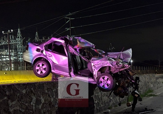 Tráiler choca con automóvil en Huamantla; conductor resulta lesionado