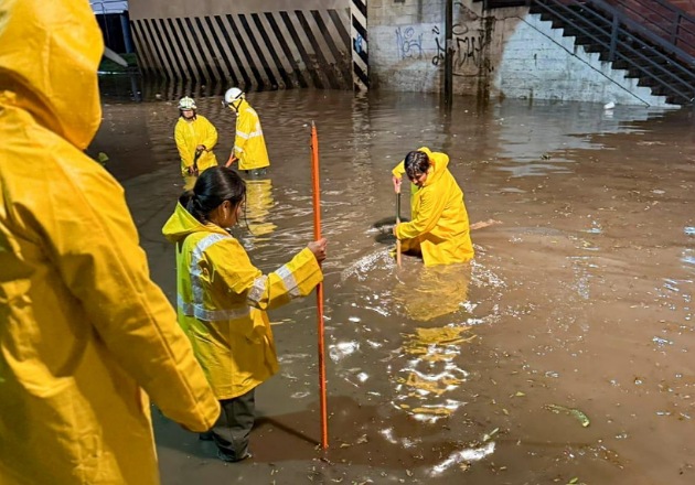 Brigada de contención y reacción del Ayuntamiento de Tlaxcala atiende afectaciones tras fuerte tormenta