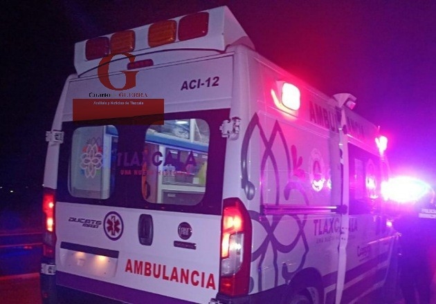 Balean a hombre para robarle camioneta sobre carretera en Cuapiaxtla