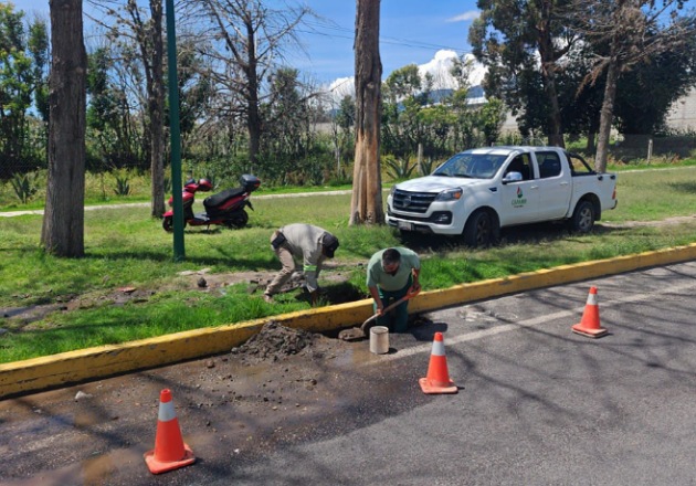 CAPAMH atiende de manera inmediata fuga de agua frente a la SARH