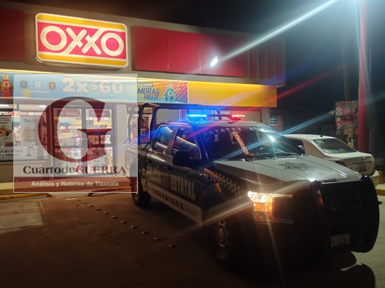 Sujetos armados asaltan tienda Oxxo en Calpulalpan