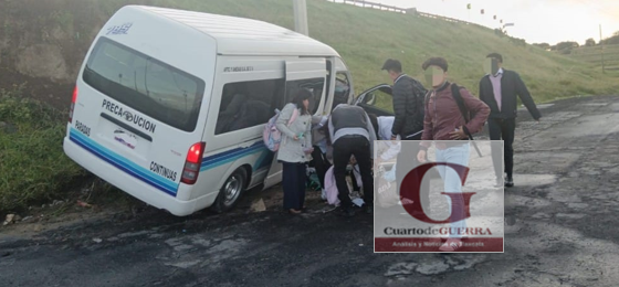 Asaltantes roban camioneta de Flecha Azul con pasajeros a bordo