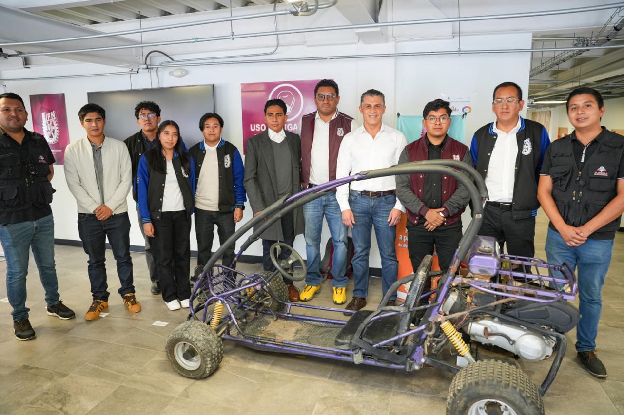 Alcalde Alfonso Sánchez García dona de forma personal un buggy a estudiantes del UPIIT Tlaxcala