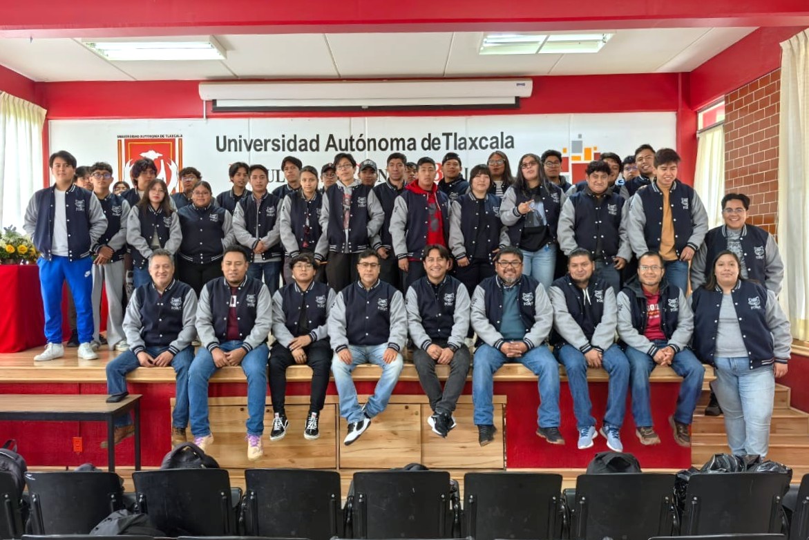 Estudiantes de Sistemas Electrónicos UATx muestran el potencial de su carrera a sus homólogos de bachillerato