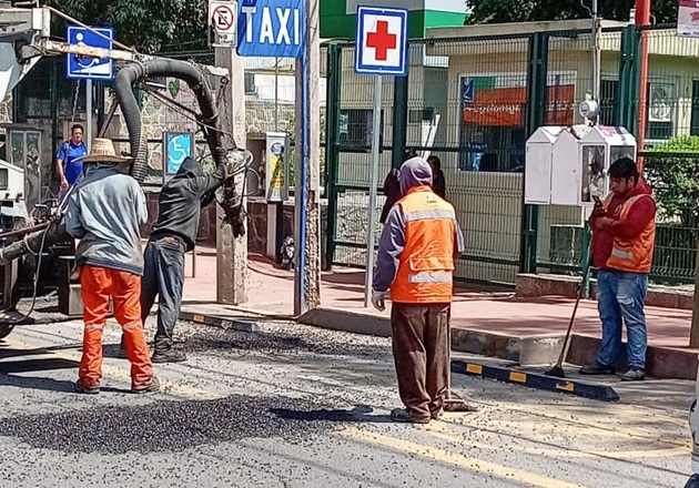 Gobierno municipal de Tlaxcala atiende el bulevar Guillermo Valle con trabajos de bacheo