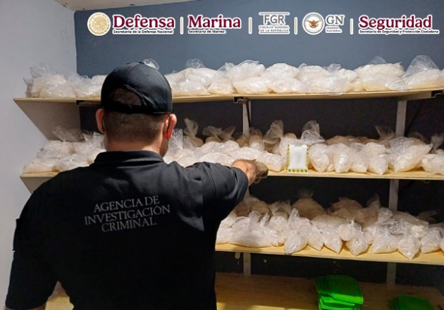 En un cateo en Sinaloa, aseguran 385 kilos y 170 litros de metanfetamina