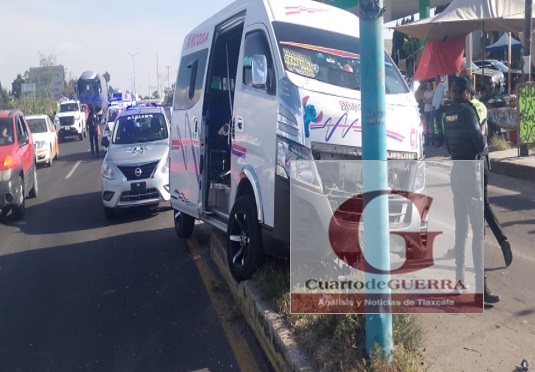 Accidente de transporte público en Tepeyanco deja cuatro lesionados leves, entre ellos, una embarazada y una menor