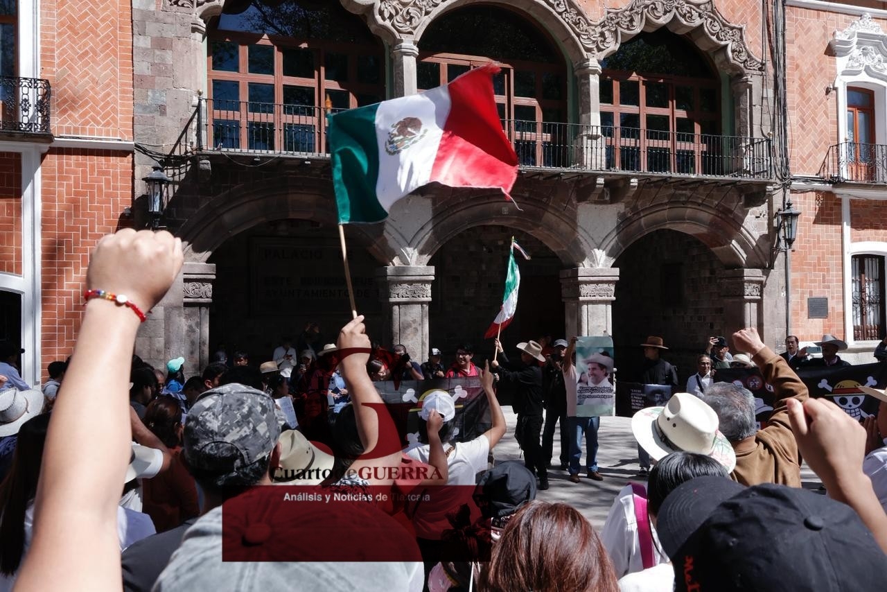 Tlaxcaltecas se suman a la marcha nacional del 15 de noviembre