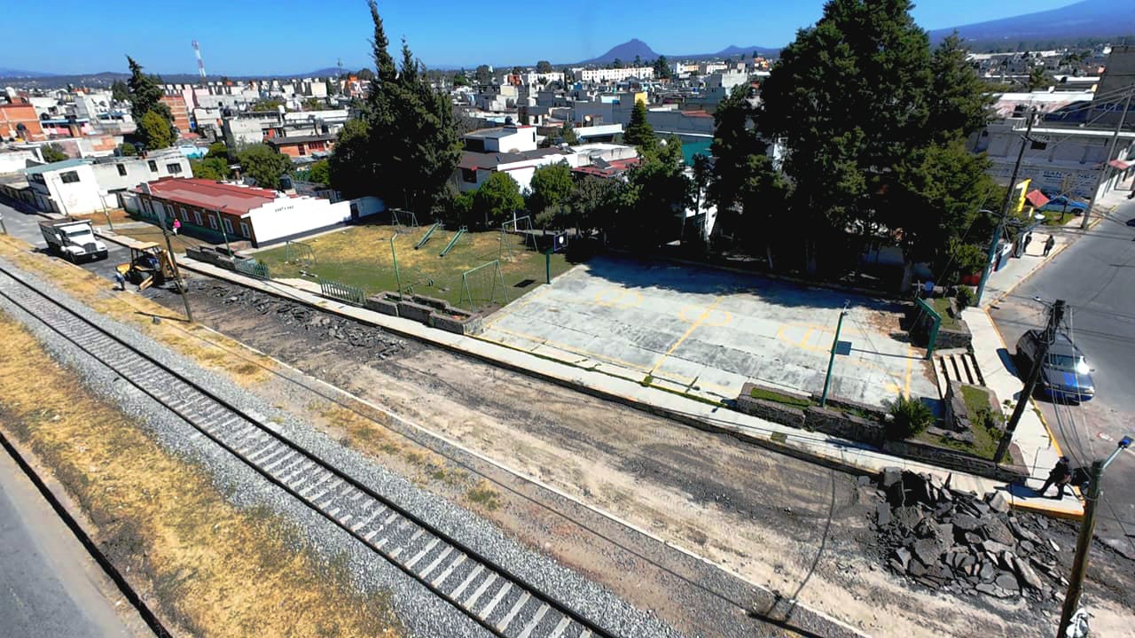 Blanca Angulo pone en marcha rehabilitación de vialidad clave en Chiautempan; reparan calle Ferrocarril Norte