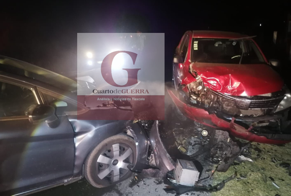 Choque frontal en Terrenate deja dos lesionados; ambos sobreviven al aparatoso accidente