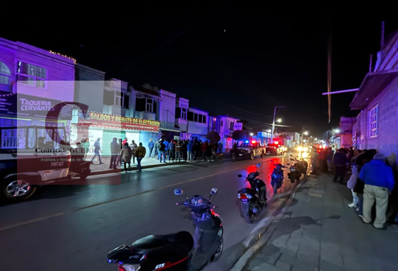 Tratan de linchar a sujeto que apuñaló a un comerciante en supuesto intento de asalto, en Tepetitla