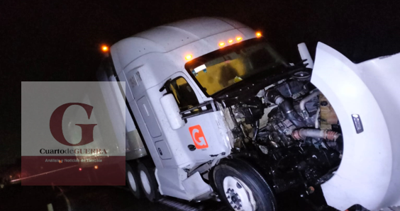 Choque e incendio en la autopista Tlaxcala-Puebla deja dos heridos