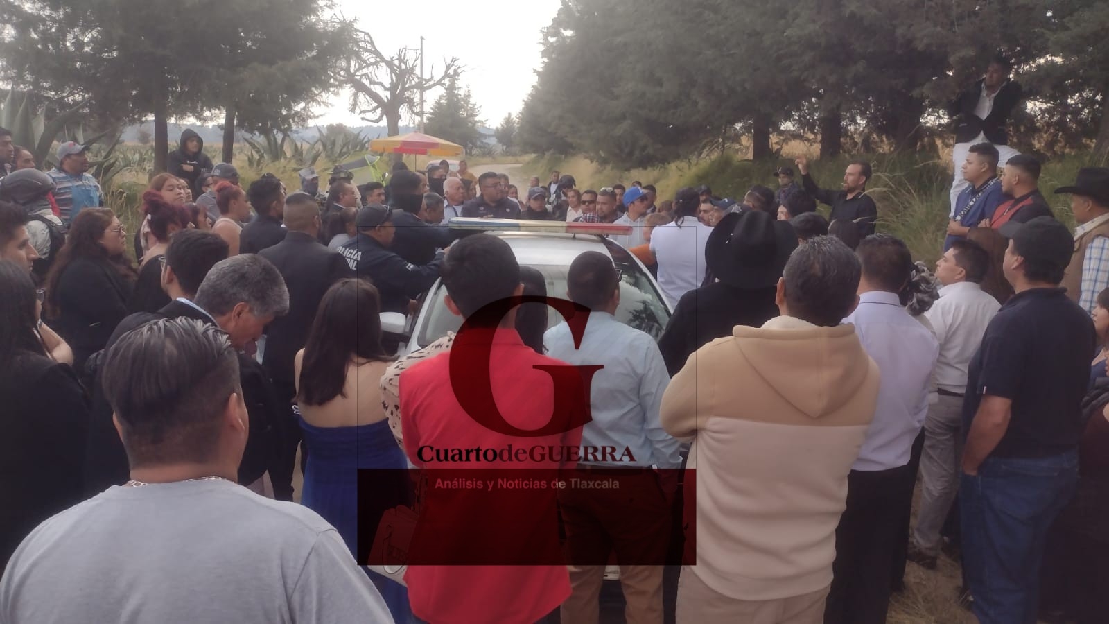 Intentan linchar a campesino en Nanacamilpa por orquestar estafa con falso sacerdote en Primeras Comuniones