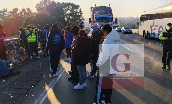 Tragedia en la México-Puebla: Vehículo atropella a peregrinos; un ciclista muere
