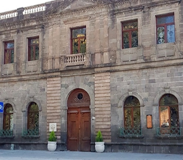 Denuncian red de abusos y precariedad laboral en el emblemático Hotel San Francisco