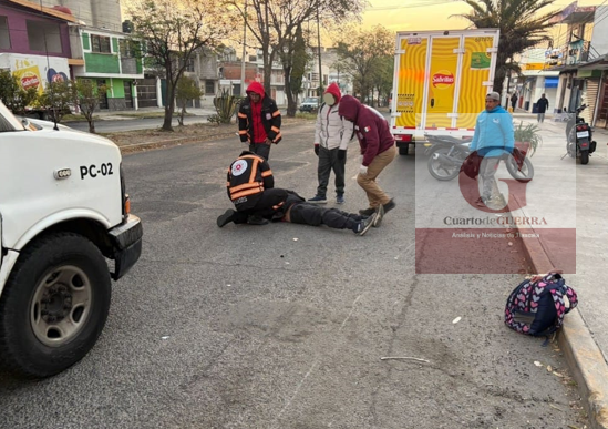 Padre e hija heridos tras derrapar en motocicleta en Apizaco; PC los traslada al IMSS