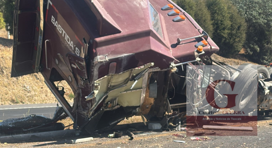Trailero sufre amputación de pierna tras aparatosa volcadura frente a Ciudad Judicial