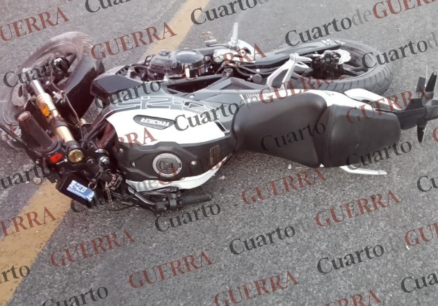 Se debate entre la vida y la muerte motociclista que sufre accidente en Panotla