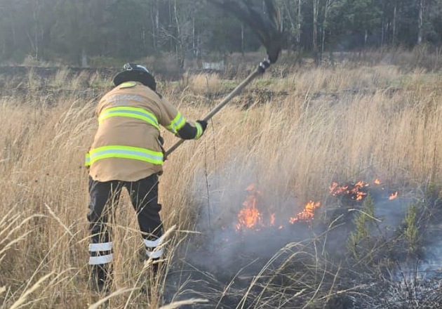 Protección Civil municipal de Tlaxcala y Bomberos del estado sofocan incendio detrás de La Ocotera
