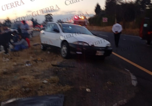 Aparatoso choque en el retorno de ‘Santa Elena’ deja dos lesionados y cuantiosos daños