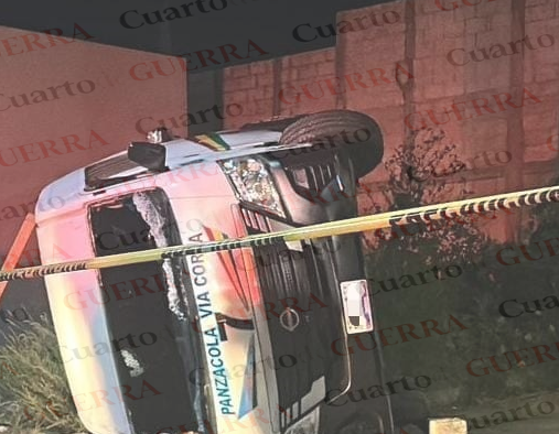 Chofer de la Ruta 7 muere aplastado por su  unidad tras maniobra en reversa, en Papalotla