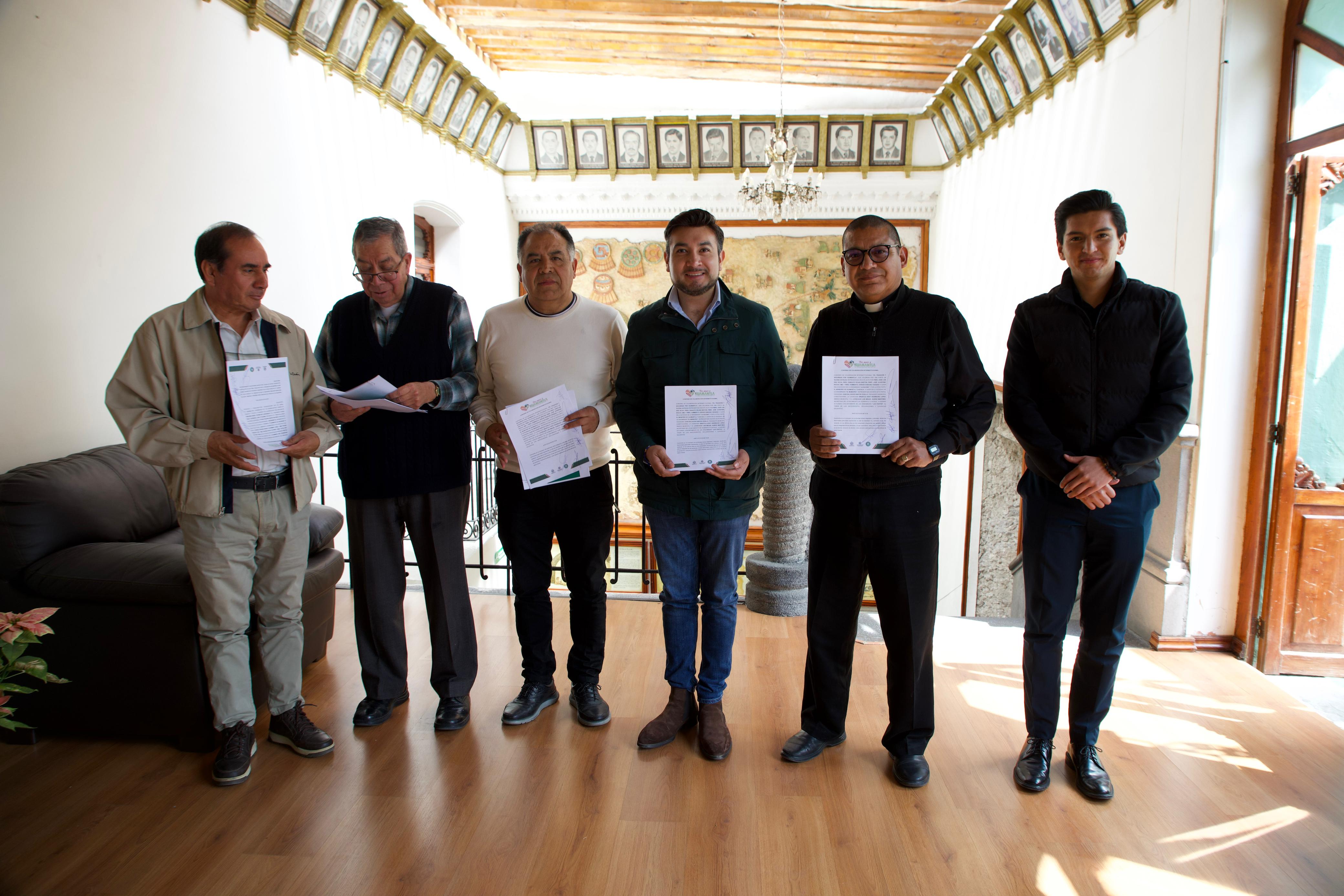 Autoridades municipales e iglesia católica firman acuerdo para preservar la fe, tradición y seguridad de Huamantla