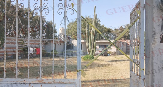 Hombre muere en el baño y su hermano con discapacidad vive con el cadáver tres días sin saberlo, en Papalotla