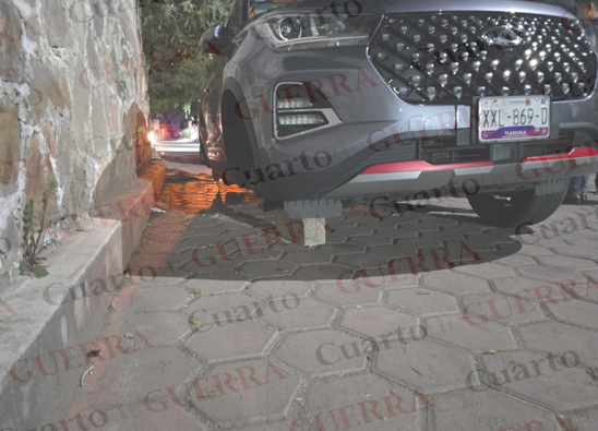 En minutos cristalean y dejan sin neumáticos a una camioneta en Totolac