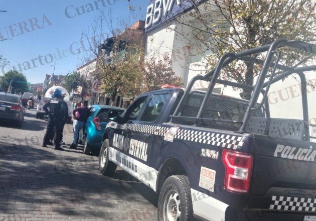 A punta de pistola despojan de 400 mil pesos a empleadas de empresa acerera en Apizaco