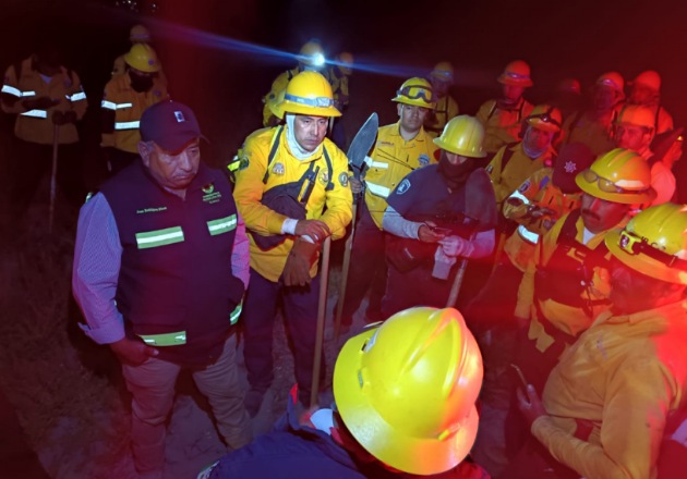 Tlaxcala continúa en alerta por incendio en Puebla; combatientes retomarán labor por la mañana