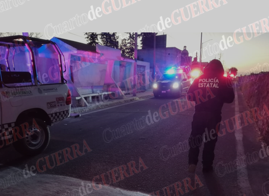 En Huamantla, cuelgan muñeco de cartón con mensaje amenazante en puente de la México-Veracruz