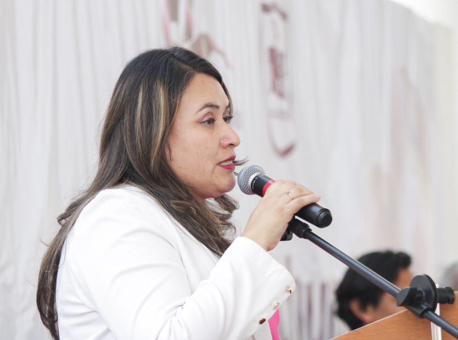 Blanca Angulo la única presidenta municipal del estado que ha impulsado la construcción de siete techumbres escolares