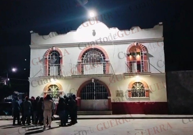 Vecinos de San Nicolás, en San Pablo del Monte, 'clausuran' su presidencia ante ola de robos