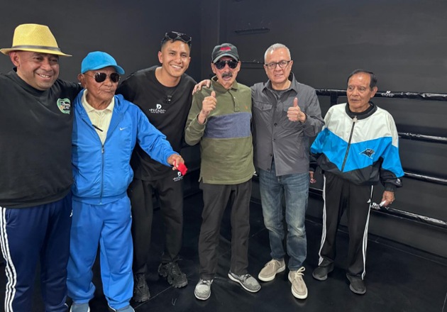 Beristáin y Óscar Flores inauguran el Gimnasio 'Picazo Boxing Team' en Zacatelco