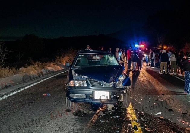 Choque frontal entre motocicleta y auto deja un muerto y varios heridos, en Españita