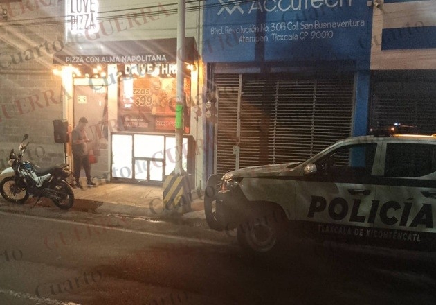 Roban motocicleta frente a pizzería en Atempan, Tlaxcala; policía municipal activa despliegue
