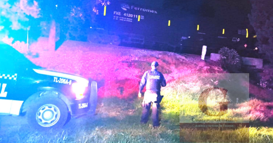 Frustran robo a tren en Yauhquemehcan: Policías estatales recuperan casi 100 garrafones robados al tren