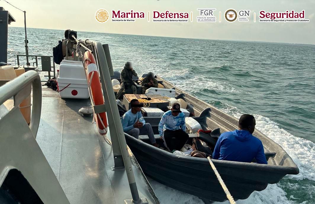 Detienen a seis personas y aseguran casi una tonelada de presunta cocaína frente a costas de Chiapas