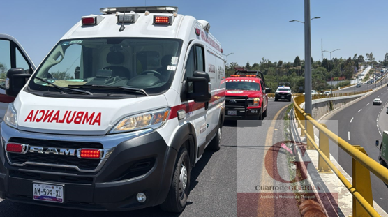 Camioneta de comerciantes choca y desprende su caja en El Molinito