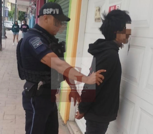 Tras persecución, detienen a sujeto que asaltó farmacia en el corazón de Chiautempan