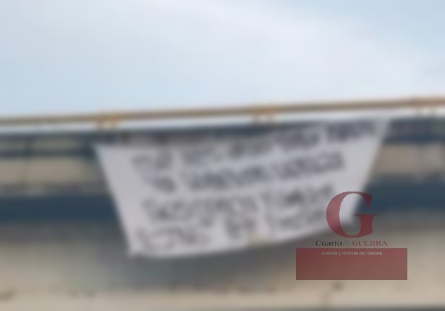 Aparece manta amenazante en puente de Atlahapa; genera alerta en la capital de Tlaxcala