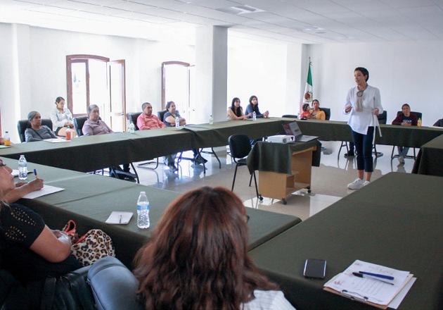 Blanca Angulo impulsa estrategia digital para artesanos de Chiautempan